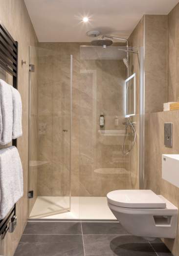 Salle de bain, douche à l’italienne, WC, sèche-serviettes et finitions contemporaines près de Colmar, en Alsace